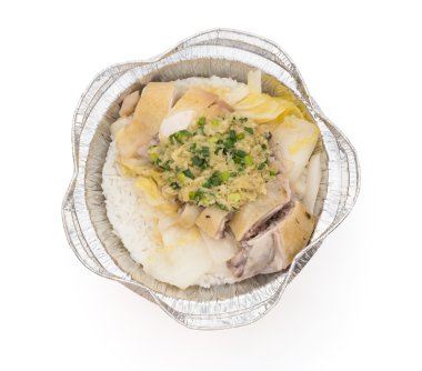 Üstten Görünüm yuvarlak şekil öğle yemeği kutusu beyaz kırpma yoluyla üzerine haşlanmış tavuk dilim