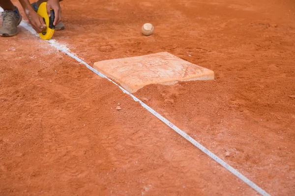 Pomiar odległości podstawowej dziedzinie baseballu — Zdjęcie stockowe