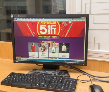 Zhongshan, Çin-Kasım 1, taobao online alışveriş 1 Kasım girerek 2015:computer. Kasım 11 alışveriş günü Çin'de ve tablet Çin üzerinden online alışveriş popüler hale gelir.