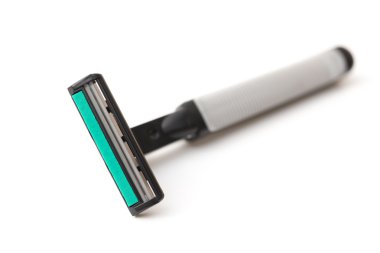 Beyaz bir arka plan üzerinde tıraş makinesi