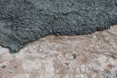 Sadece kaldırım yükseltme için dökülür varlık taze çimento