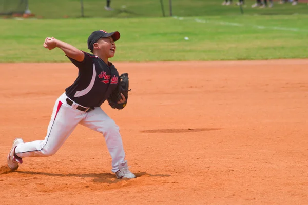 Unknown pitcher throwing the ball — Stock Photo, Image