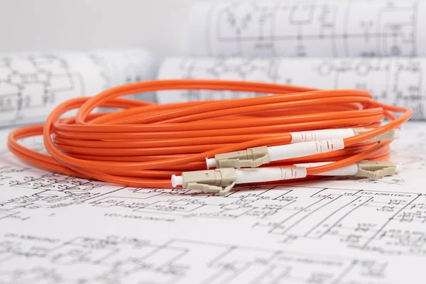 Elektrik mühendisliği çizimlerinde fiber optik yama kablosu