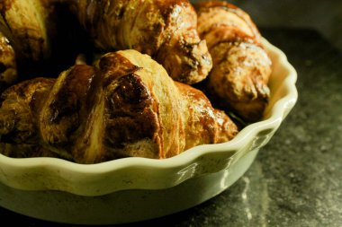 Kahvaltı ya da kahve için kruvasan.