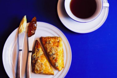 Kahvaltı ya da kahve için peynirli çörekler.