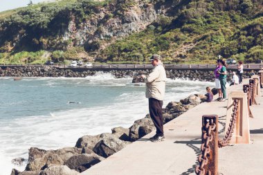 San Franciso, CA, ABD-21 Haziran 2017: Birçok turist San Francisco 'daki Golden Gate köprüsünü her gün ziyaret eder
