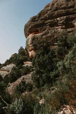Galera Tepesi 'ne giden yol. Teruel bölgesi. İspanya