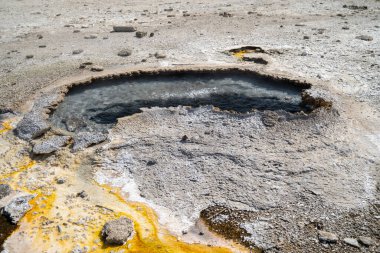 Kulak Pınarı, Yellowstone Ulusal Parkı 'ndaki Yukarı Gayzer Havzası' nda sıcak kaynak termal özelliği.