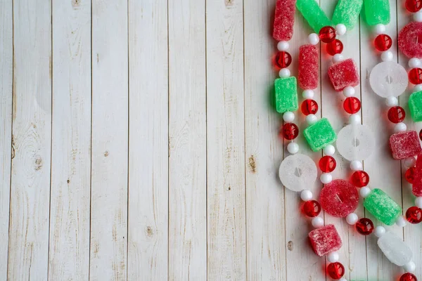 Sugar Christmas Candy Garland White Wood Background Right Aligned Useful — Stock Photo, Image