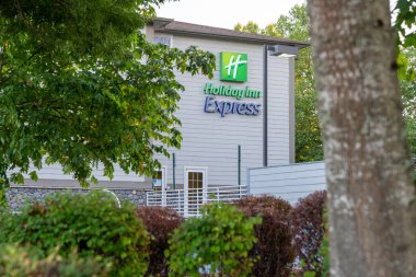 Corvallis, Oregon - 1 Ağustos 2020: Holiday Inn Express oteli için imza, bir IHG zincir markası.