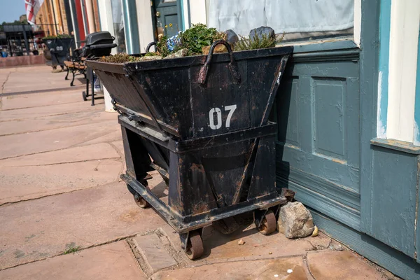 Old Mining Ore Carts Used Decorative Planters Gold Mining Town — Stock Photo, Image