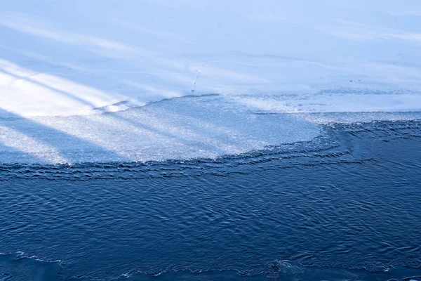 Gefrorenes Eis Und Fließendes Wasser Auf Dem Croix River Minnesota — Stockfoto