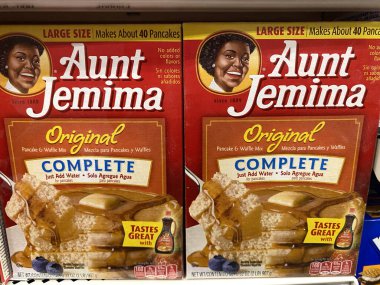 Forest Lake, Minnesota - 22 Aralık 2020: Jemima Teyze orijinal krep karıştırıcısı süpermarkette sergileniyor