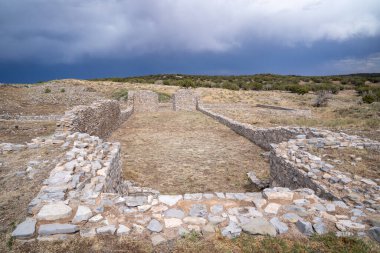 Salinas Pueblo Misyonları Ulusal Anıtı New Mexico 'daki tarihi İspanyol misyonları olan Gran Quivira Harabeleri' ndeki misyon kilisesi harabeleri