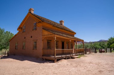 Utah 'ın terk edilmiş hayalet kasabası Grafton' daki eski öncü evi.