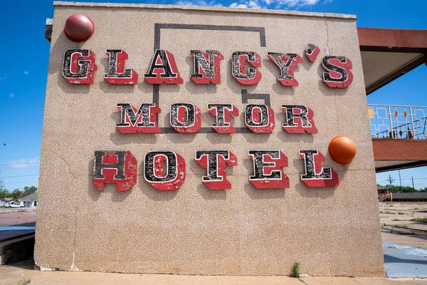 Clinton Oklahoma Maj 2021 Glancy Motel Skiltet Der Forladt Langs - Stock-foto