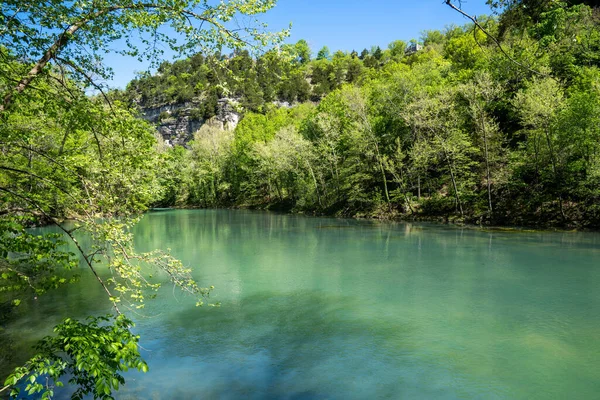 Ha Ha Tonka Eyalet Parkı 'nda Doğal Bahar - Ozarks Missouri Gölü