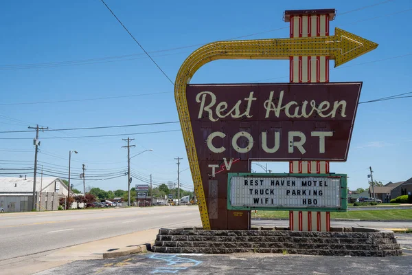 Springfield Missouri Maja 2021 Słynny Neon Rest Haven Court Motel — Zdjęcie stockowe