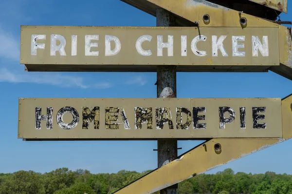 Altes Retro Schild Für Gebratenes Huhn Und Hausgemachten Kuchen — Stockfoto