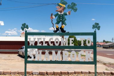 Shamrock, Texas - 6 Mayıs 2021 Shamrock Texas tabelasına hoş geldiniz. Burası 66. karayolu boyunca bir kasaba.