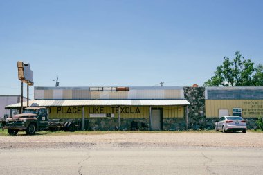 Texola, Oklahoma - 6 Mayıs 2021: Eski Hitching Post - Texola Gibi Hiçbir Yer - 66 numaralı karayolu boyunca terk edilmiş