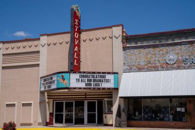 Sayre, Oklahoma - 6 Mayıs 2021: Şehir merkezindeki Stovall sinemasının dışı