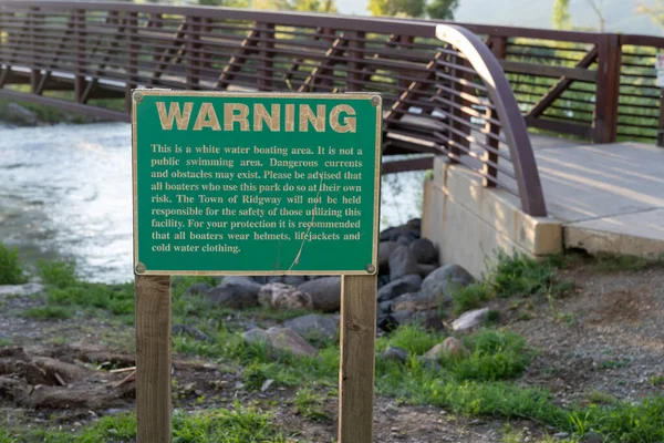 Señal Advertencia Que Informa Los Visitantes Del Río Una Zona —  Fotos de Stock