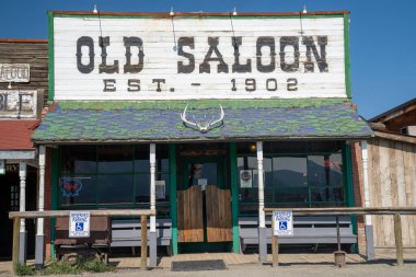 Göçmen, Montana - 24 Ağustos 2021: The Old Saloon, Paradise Valley bölgesinde ünlü ve ikonik bir bar ve restoran