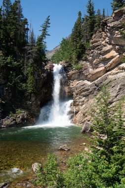 Güneşli bir günde Kartal Şelalesi 'nde koşmak, Buzul Ulusal Parkı' nın iki tıp alanında