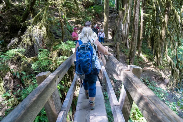 Washington Usa July 2021 Very Crowded Hiking Trail Footbridge Marymere — Stock Photo, Image