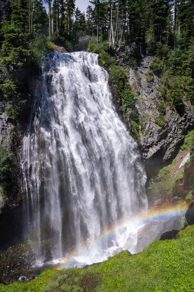 Cascada Narada Falls Parque Nacional Rainier Con Arco Iris —  Fotos de Stock