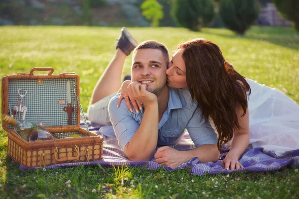 Atractiva pareja — Foto de Stock