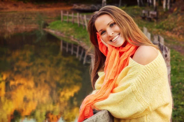 Girl in the park — Stock Photo, Image