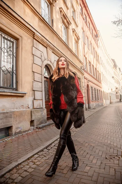 Chica Elegante Caminar Una Ciudad Invierno Hermosa Dama Con Pelo — Foto de Stock