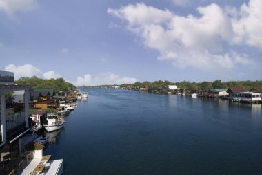 Ada Bojana boğazındaki büyüleyici balık restoranı. Karadağ
