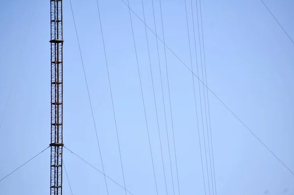 Hochspannungsmasten Strommasten Hochspannungsleitungen Blauer Himmel Wolken Sonne Wolken — Stockfoto