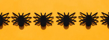 Büyük örümcekli turuncu arka plan. Cadılar Bayramı arka planı.