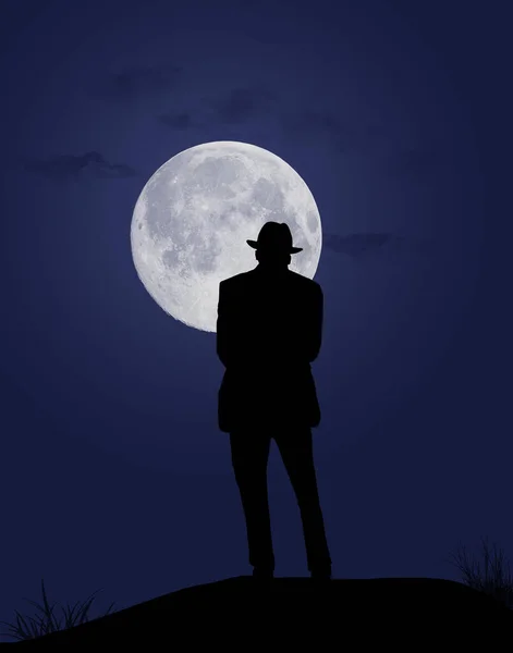 Homem Fedora Fica Uma Colina Assistindo Uma Lua Cheia Noite — Fotografia de Stock