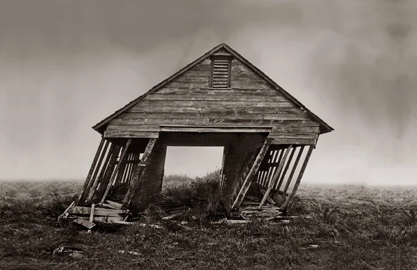 Een Oude Schuur Leunt Nadert Instorting Deze Vintage Sepia Foto — Stockfoto