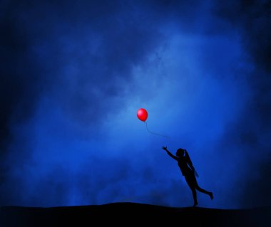 Bir kız, koyu mavi bir fırtınada süzülen parlak kırmızı bir balonla ilgili. Bu 3 boyutlu resimde kara bulutlar var..