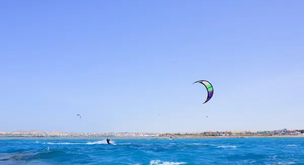 Parasail en el cielo azul — Foto de Stock