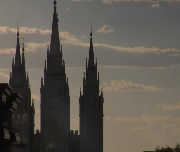 Mormon Temple spiror — Stockvideo