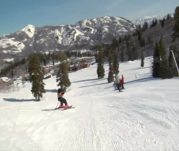 Little kids speeds downhill on skis — Stock Video