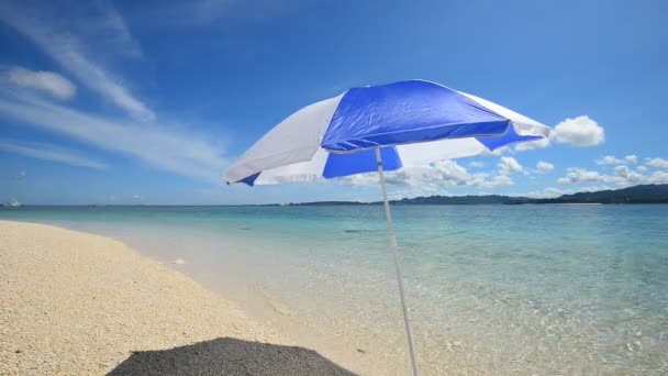 Hermosa playa en Okinawa — Vídeo de stock