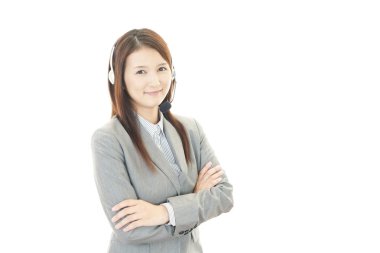 gülümseyen çağrı merkezi operatörü