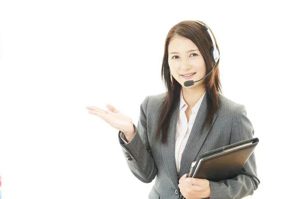 Operador de call center sorridente — Fotografia de Stock