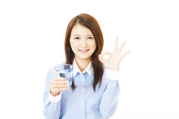 Young woman drinking water. — Stock Photo, Image