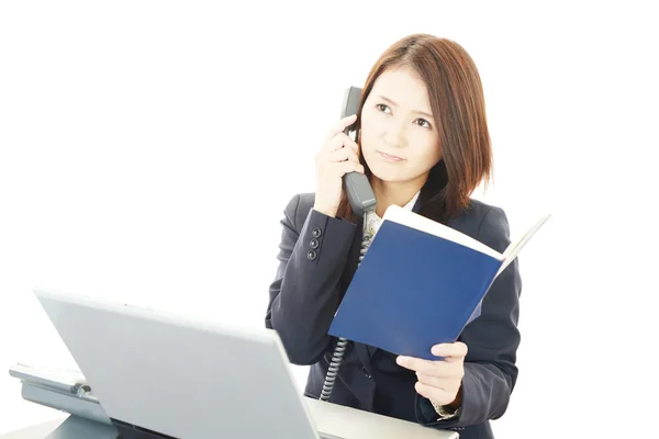 Fatiguée et stressée jeune femme d'affaires — Photo