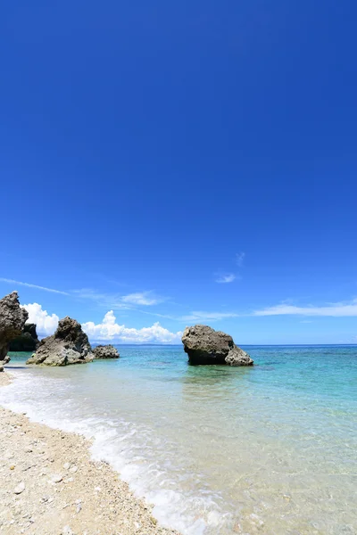 Blå havet och himlen i okinawa — Stockfoto