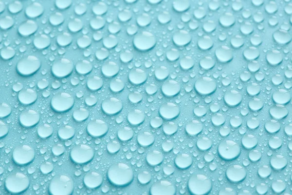Gotas de agua pura sobre fondo abstracto o textura turquesa. — Foto de Stock